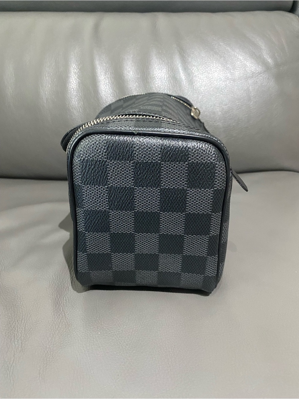 Luis Vuitton Checkered Gray Travel Toiletry Bag unisex - Picture 5 of 9